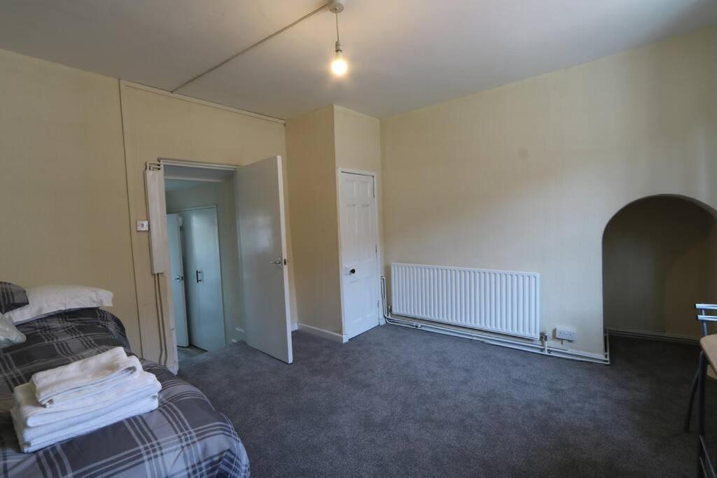 Flat 2 @ 28 Chilkwell Street Apartment