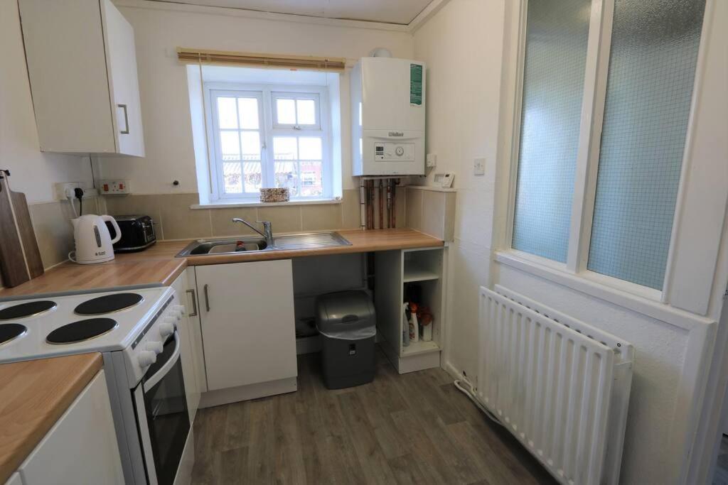 Flat 2 @ 28 Chilkwell Street * Glastonbury